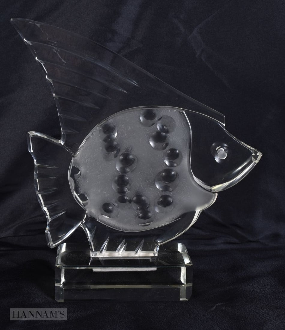 AN ART DECO CURT SCHLEVOGT GLASS STYLISED ANGEL FISH. 18 cm x 14 cm. (1 of 3)