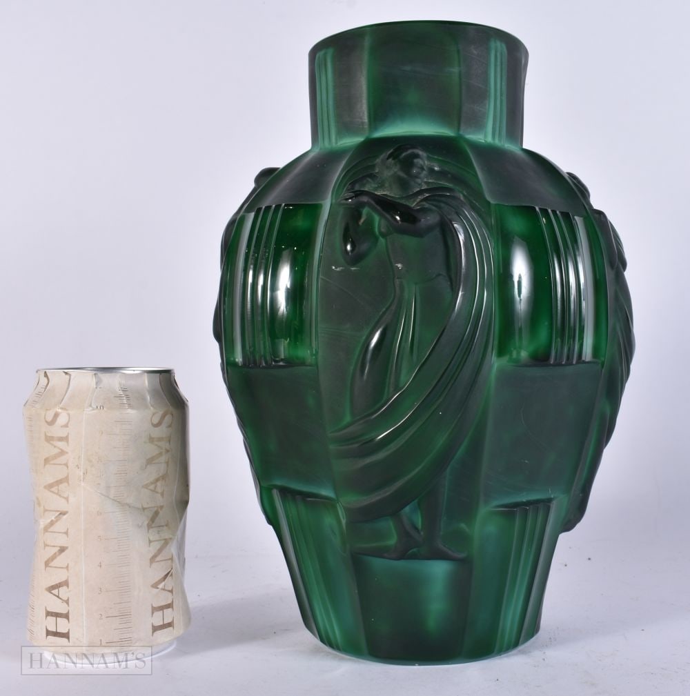 AN ART DECO CZECH DESNA MALACHITE GLASS STYLISED VASE. 25 cm x 14 cm.: AN ART DECO CZECH DESNA MALACHITE GLASS STYLISED VASE. 25 cm x 14 cm.