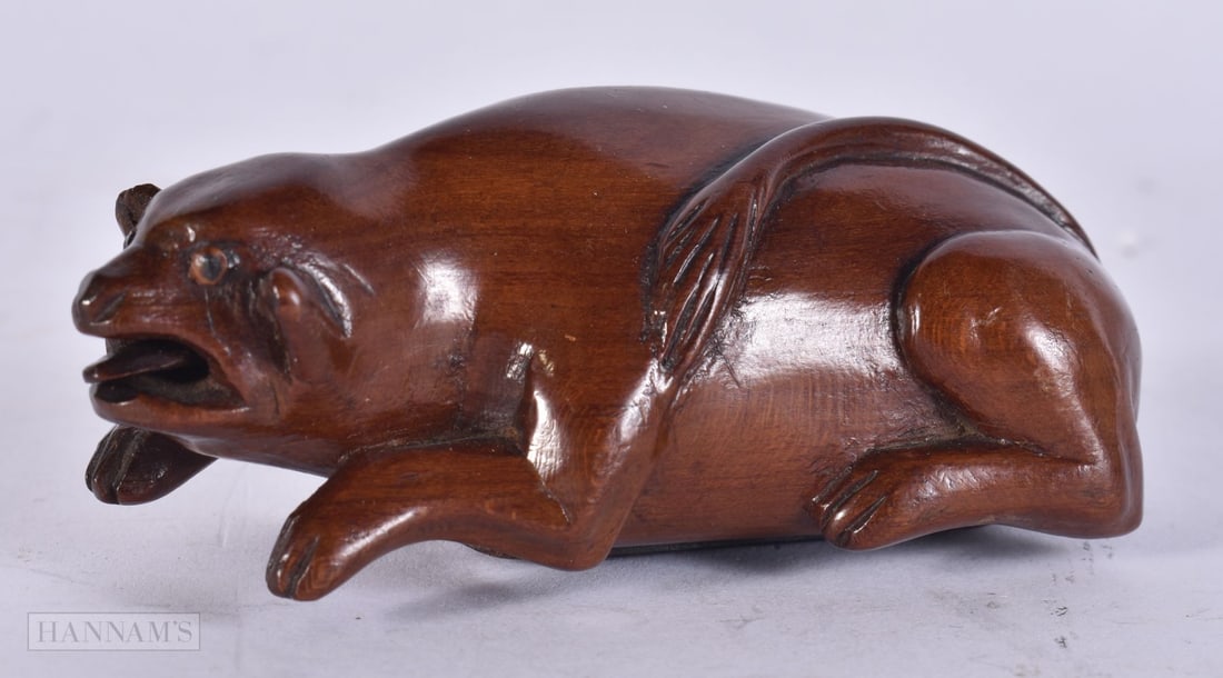AN 18TH/19TH CENTURY TREEN CARVED WOOD RECUMBENT ANIMAL SNUFF BOX. 10 cm x 3.5 cm. (1 of 3)
