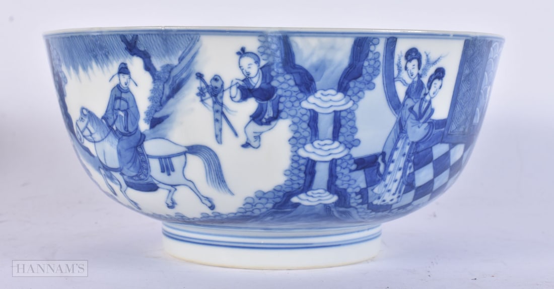 A 17TH/18TH CENTURY CHINESE BLUE AND WHITE PORCELAIN BOWL Kangxi mark and period, painted with immor: A 17TH/18TH CENTURY CHINESE BLUE AND WHITE PORCELAIN BOWL Kangxi mark and period, painted with immortals. 20.5 cm wide.