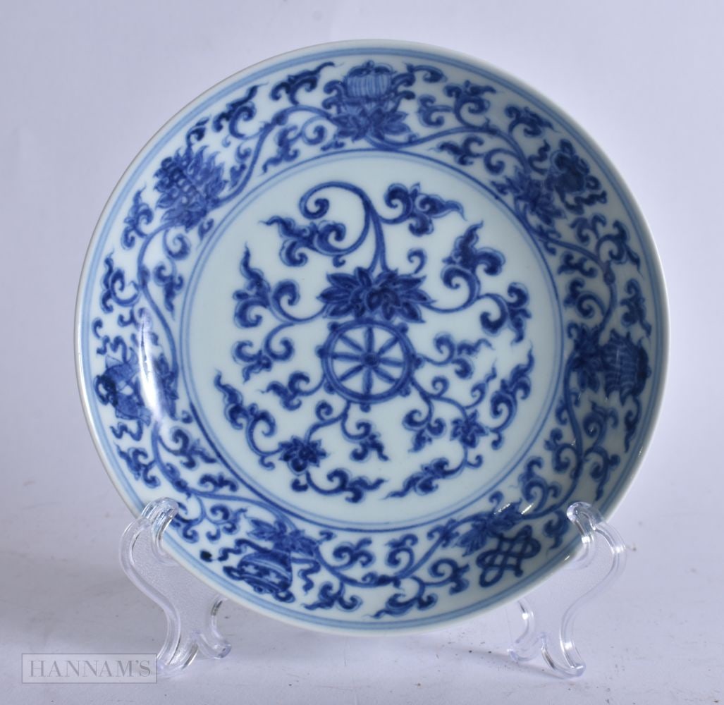 A CHINESE BLUE AND WHITE FLORAL DISH. 16 cm wide. (1 of 2)
