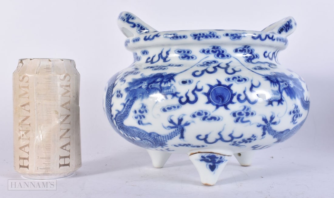 A LARGE 19TH CENTURY CHINESE TWIN HANDLED BLUE AND WHITE PORCELAIN CENSER bearing Qianlong marks to: A LARGE 19TH CENTURY CHINESE TWIN HANDLED BLUE AND WHITE PORCELAIN CENSER bearing Qianlong marks to base. 21 cm x 17 cm.