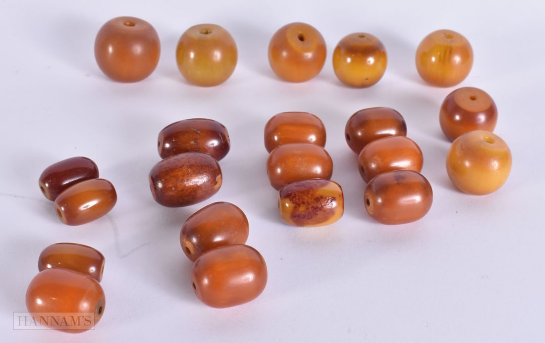 ASSORTED HONEY AND BUTTERSCOTCH COLOURED BEADS. 180 grams. (qty) (1 of 8)