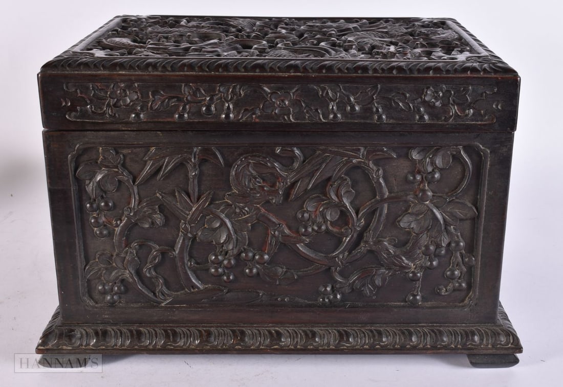 A LARGE 19TH CENTURY CHINESE HONGMU AND PEWTER TEA CADDY Qing. 36 cm x 28 cm x 22 cm.: A LARGE 19TH CENTURY CHINESE HONGMU AND PEWTER TEA CADDY Qing. 36 cm x 28 cm x 22 cm.