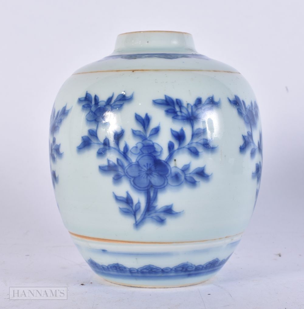 A FINE 17TH CENTURY CHINESE BLUE AND WHITE PORCELAIN JAR Transitional, painted with flowers. 13.5 cm: A FINE 17TH CENTURY CHINESE BLUE AND WHITE PORCELAIN JAR Transitional, painted with flowers. 13.5 cm x 9.5 cm.