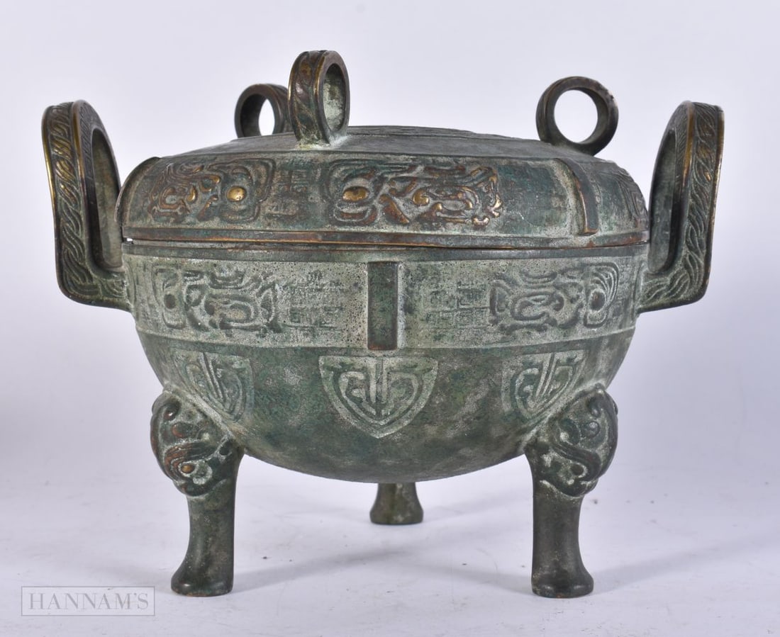 AN EARLY 20TH CENTURY CHINESE TWIN HANDLED BRONZE CENSER AND COVER Late Qing/Republic. 19 cm x 14 cm (1 of 4)