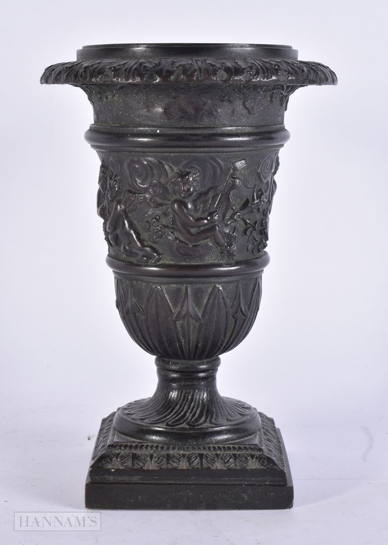 AN EARLY 19TH CENTURY RENAISSANCE STYLE BRONZE URN decorated with figures. 19.5 cm high.: AN EARLY 19TH CENTURY RENAISSANCE STYLE BRONZE URN decorated with figures. 19.5 cm high.