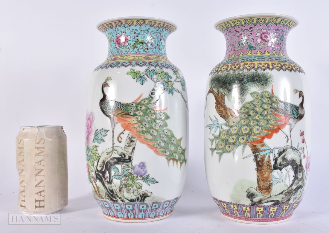 A PAIR OF CHINESE REPUBLICAN PERIOD PORCELAIN VASES. 24.5 cm high. (1 of 5)