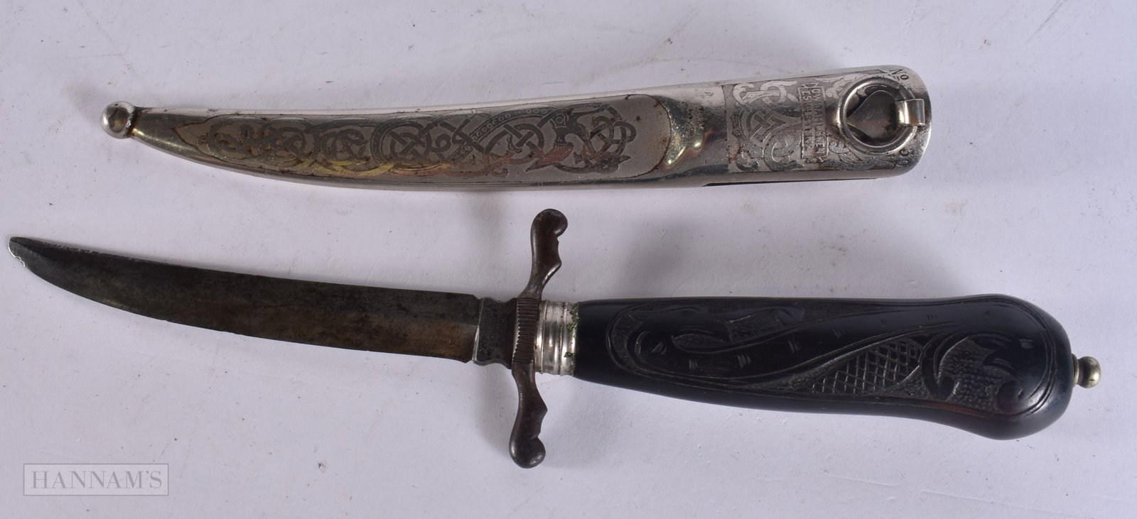 AN ANTIQUE SWEDISH HUNTING KNIFE by Carl Walfrid, Dahlgren (Eskilstuna). 23 cm wide.: AN ANTIQUE SWEDISH HUNTING KNIFE by Carl Walfrid, Dahlgren (Eskilstuna). 23 cm wide.