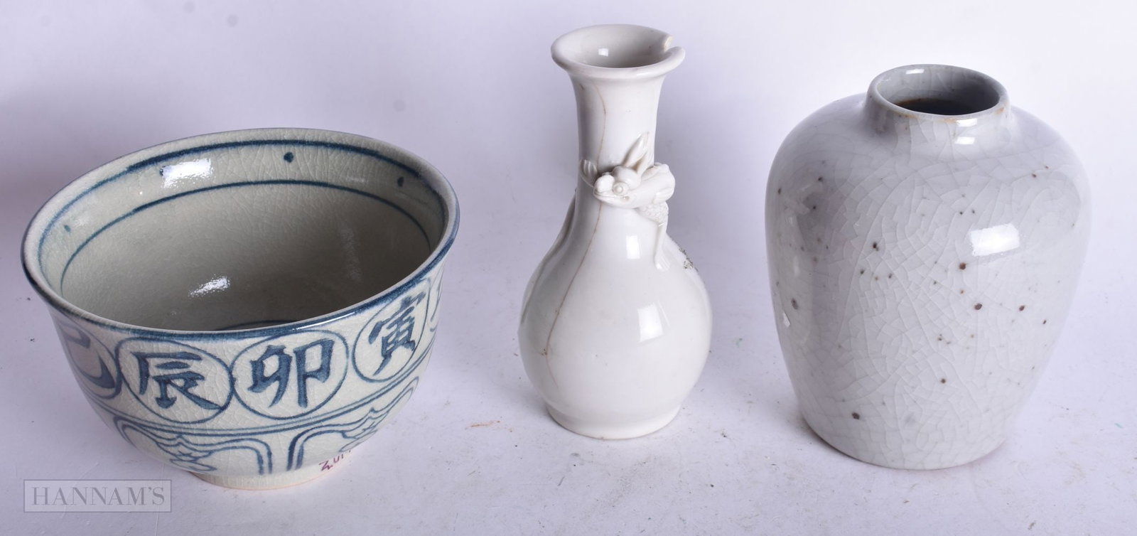 A GROUP OF THREE SMALL 20TH CENTURY EAST ASIAN TABLEWARE. 12 cm high. (3) (1 of 4)