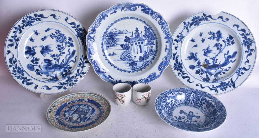 A COLLECTION OF BLUE AND WHITE CHINESE PORCELAIN etc. 23 cm diameter. (7) (1 of 4)