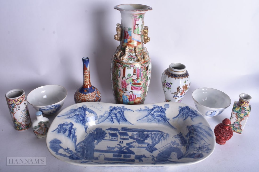 A COLLECTION OF CHINESE CERAMICS. Largest 29cm (1 of 5)