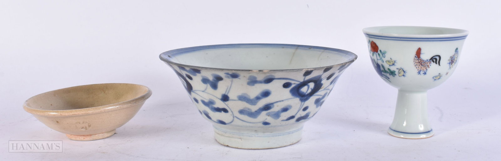 A CHINESE DOUCAI/WUCAI ENAMELLED STEM CUP TOGETHER WITH A BLUE AND WHITE BOWL AND A MONOCHROME YELLO (1 of 3)
