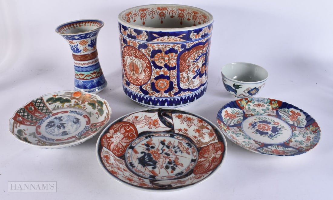 A COLLECTION OF JAPANESE IMARI PORCELAIN etc. largest 22 x 22 cm. (qty) (1 of 3)