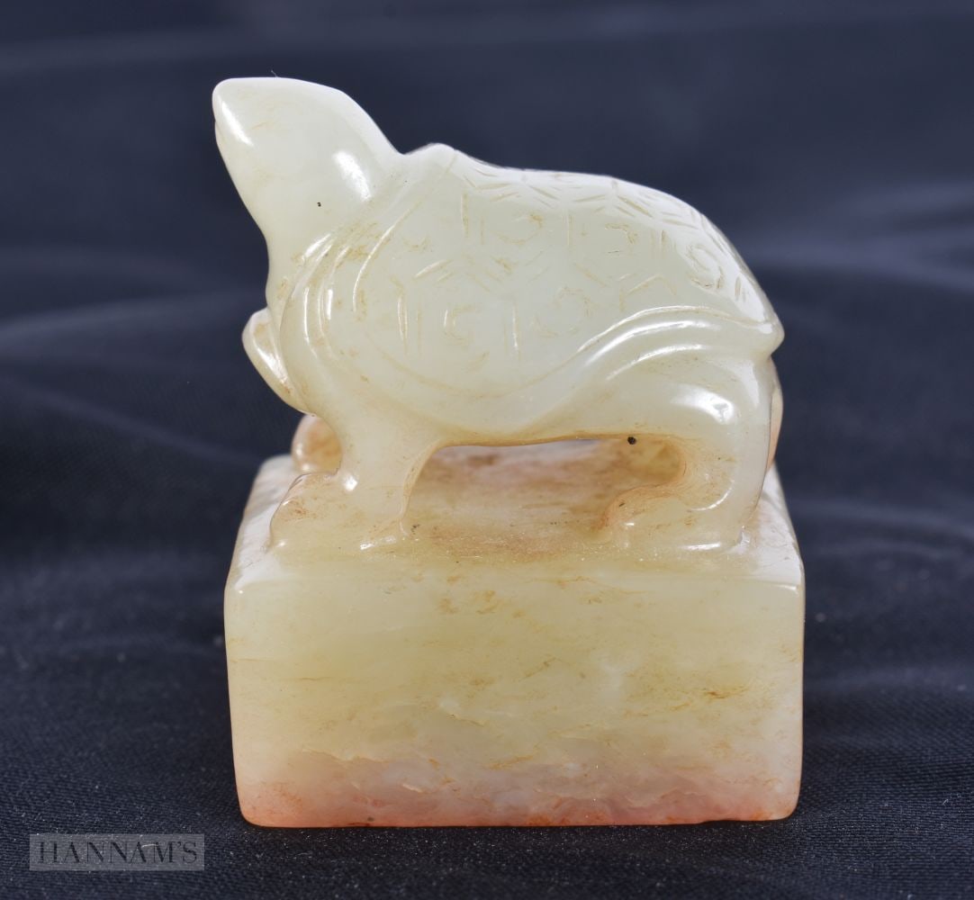 A CHINESE QING DYNASTY CARVED GREENISH WHITE JADE TORTOISE SEAL. 3 cm square.: A CHINESE QING DYNASTY CARVED GREENISH WHITE JADE TORTOISE SEAL. 3 cm square.