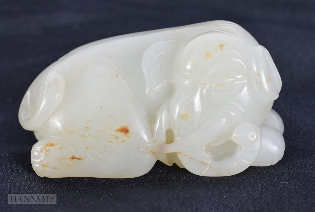 A CHINESE QING DYNASTY CARVED WHITE JADE ELEPHANT. 6 cm x 3 cm.: A CHINESE QING DYNASTY CARVED WHITE JADE ELEPHANT. 6 cm x 3 cm.