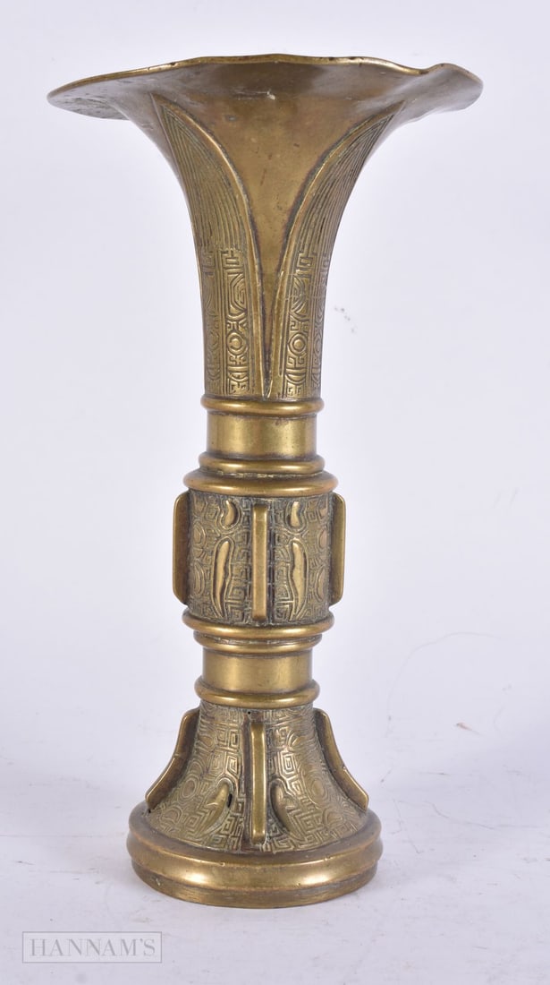 AN 18TH/19TH CENTURY CHINESE GU FORM BRONZE ARCHAIC VASE Late Qianlong/Jiaqing. 23 cm x 12 cm.: AN 18TH/19TH CENTURY CHINESE GU FORM BRONZE ARCHAIC VASE Late Qianlong/Jiaqing. 23 cm x 12 cm.