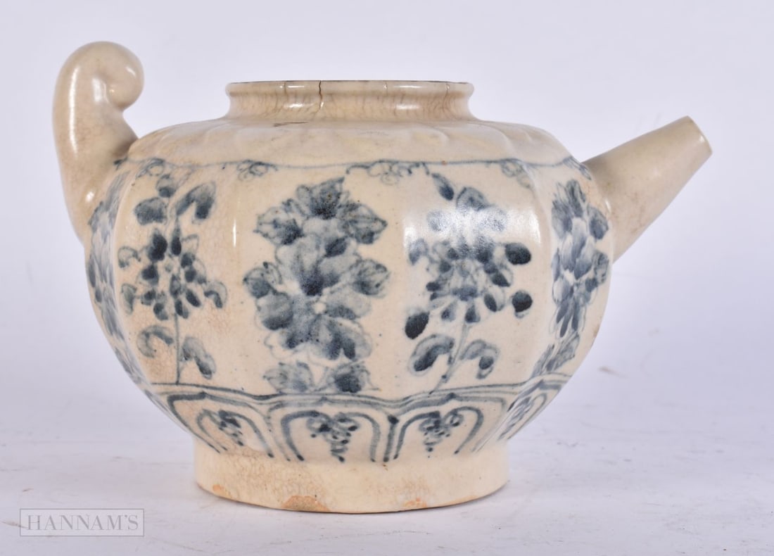 A 19TH CENTURY VIETNAMESE BLUE AND WHITE EWER painted with flowers. 15 cm wide. (1 of 4)