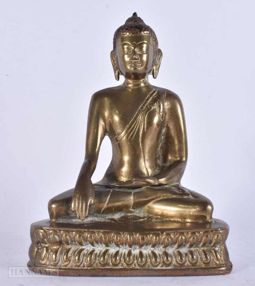 A SOUTH EAST ASIAN BRONZE BUDDHA. 22 cm x 12 cm. (1 of 4)