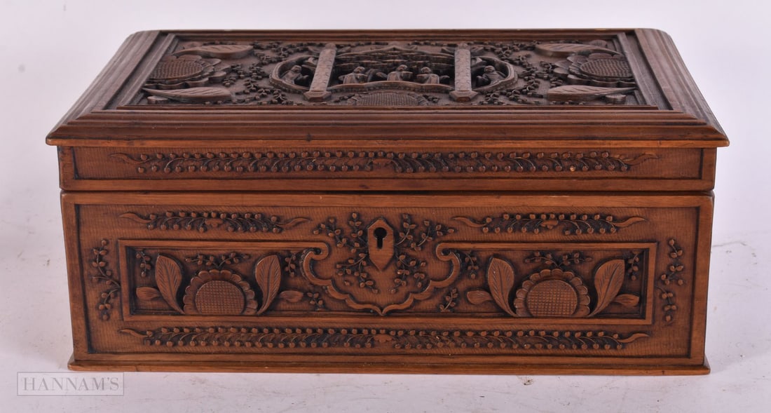 A LATE 19TH CENTURY CHINESE CARVED SANDALWOOD CASKET Late Qing. 30 cm x 20 cm x 12 cm.: A LATE 19TH CENTURY CHINESE CARVED SANDALWOOD CASKET Late Qing. 30 cm x 20 cm x 12 cm.