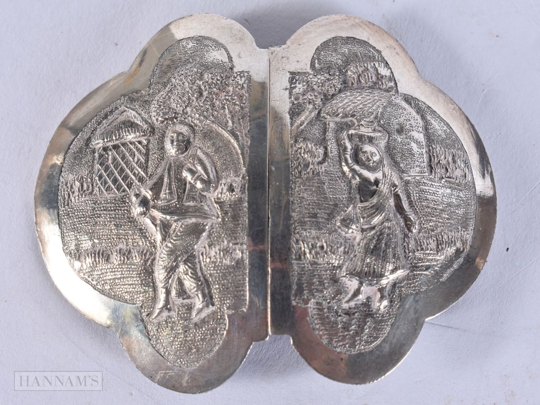 AN ANTIQUE INDIAN SILVER BUCKLE. 36 grams. 7.5 cm x 5.5 cm.: AN ANTIQUE INDIAN SILVER BUCKLE. 36 grams. 7.5 cm x 5.5 cm.