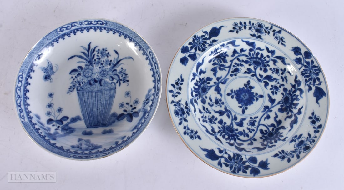AN 18TH CENTURY CHINESE BLUE AND WHITE PORCELAIN BOWL Qianlong, together with a Kangxi plate. Larges (1 of 5)