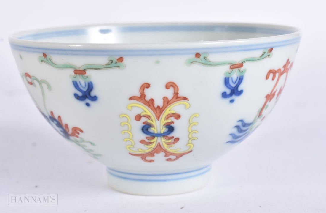 A CHINESE DOUCAI PORCELAIN BOWL. 9.75 cm wide.: A CHINESE DOUCAI PORCELAIN BOWL. 9.75 cm wide.