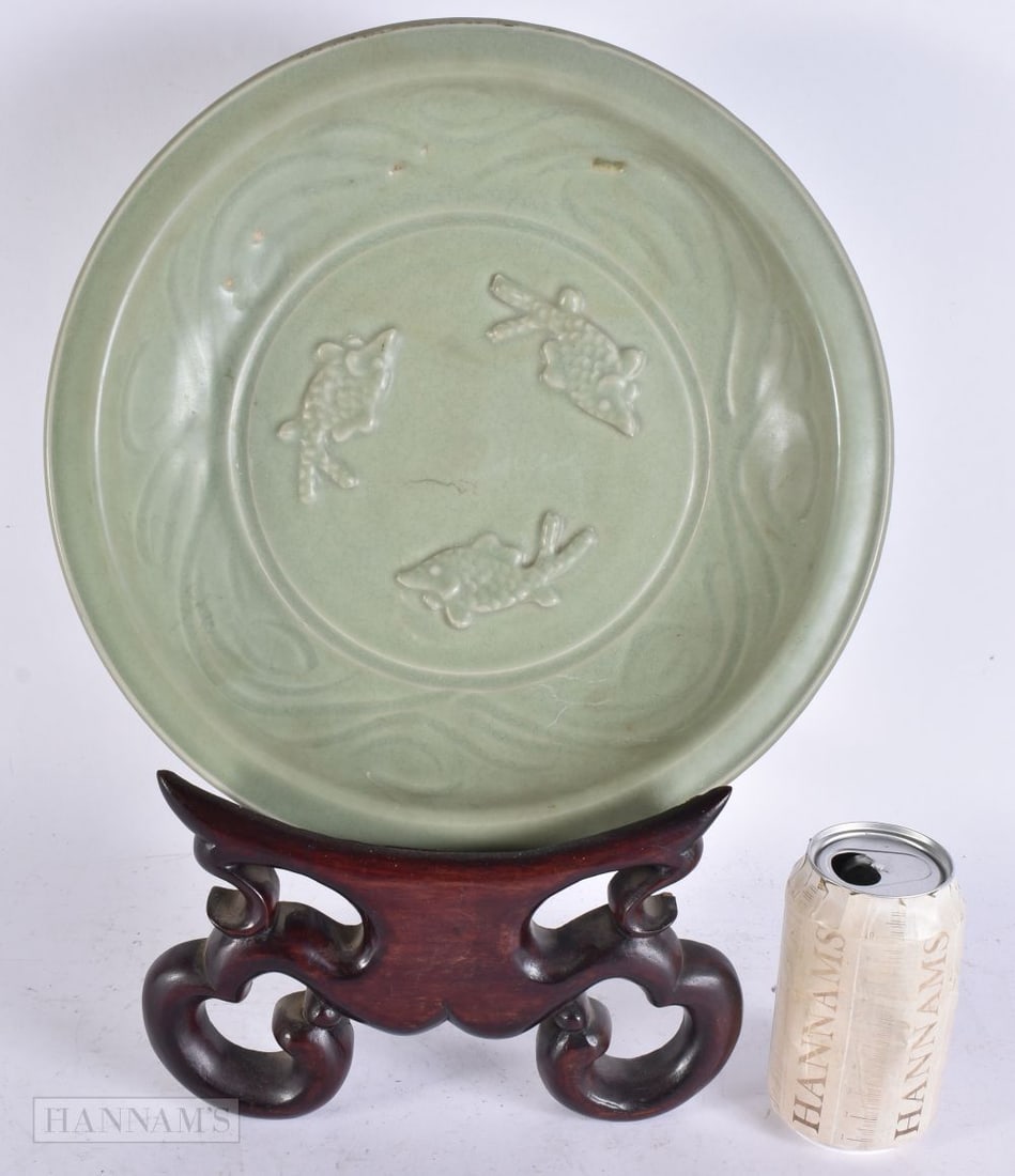 A LARGE CHINESE CELADON TRI FISH DISH. Dish 32 cm wide. (1 of 5)