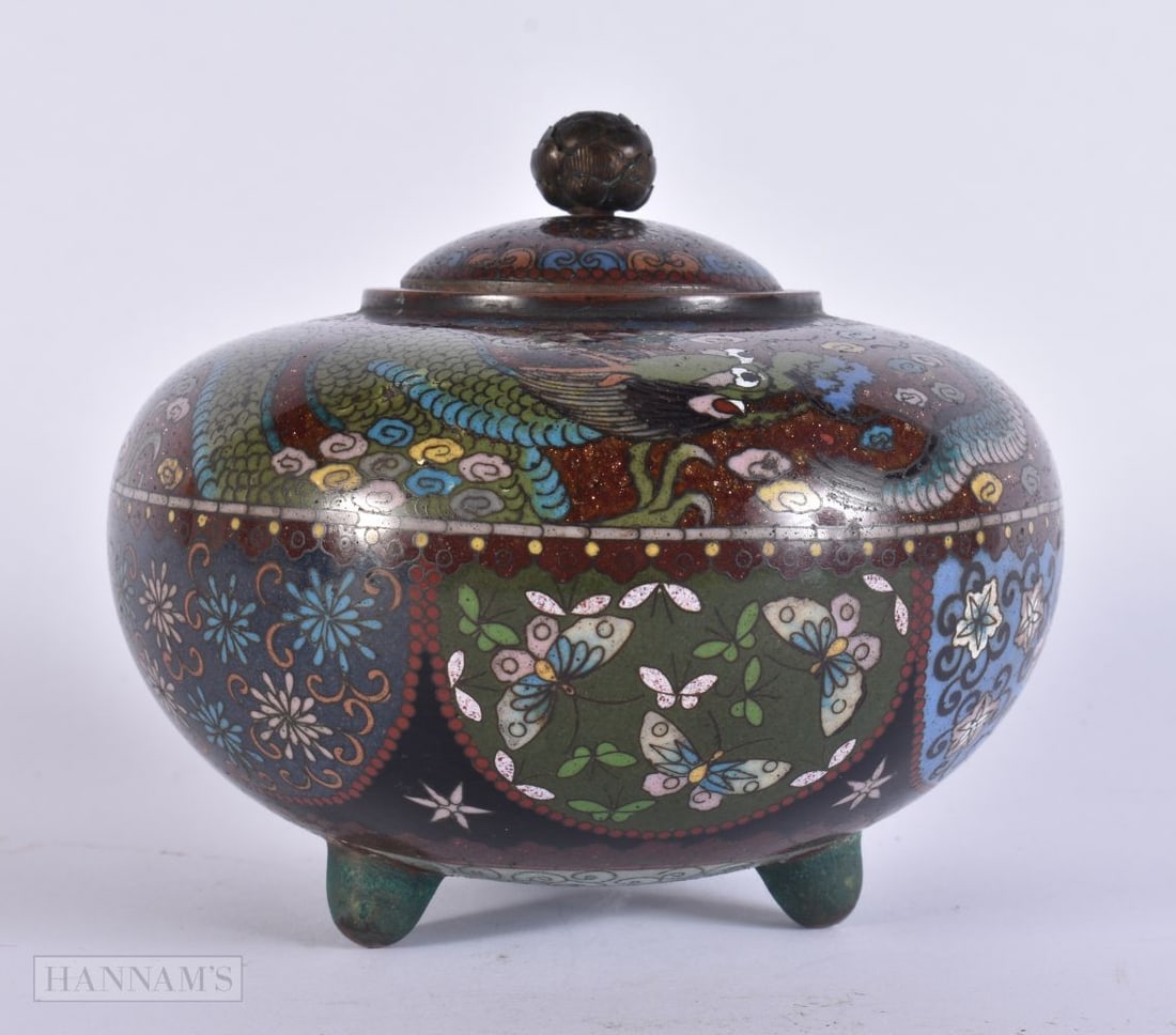 A 19TH CENTURY JAPANESE MEIJI PERIOD CLOISONNE ENAMEL KORO AND COVER decorated with dragons and foli: A 19TH CENTURY JAPANESE MEIJI PERIOD CLOISONNE ENAMEL KORO AND COVER decorated with dragons and foliage. 14 cm x 12 cm.
