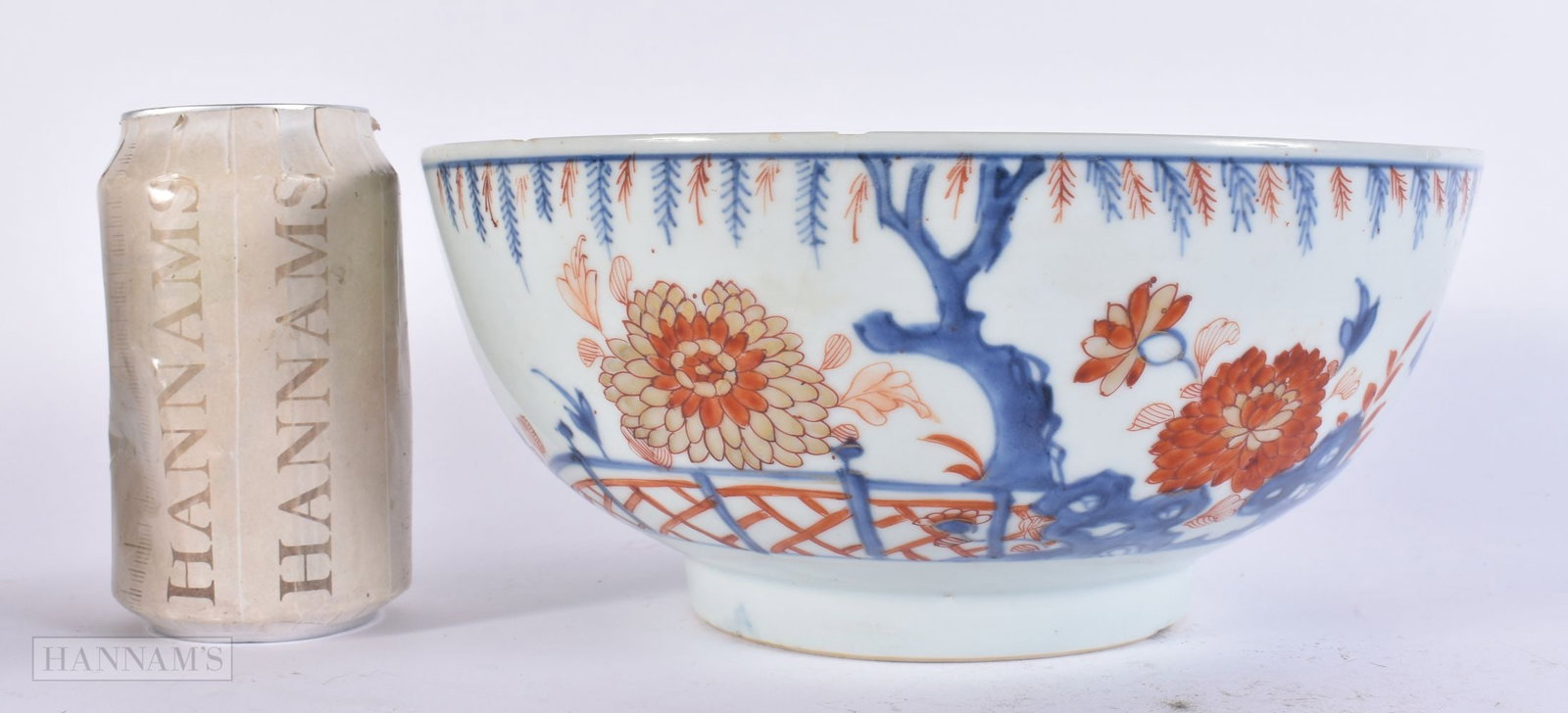 AN 18TH CENTURY CHINESE EXPORT IMARI PORCELAIN BOWL Qianlong. 23 cm diameter. (1 of 4)