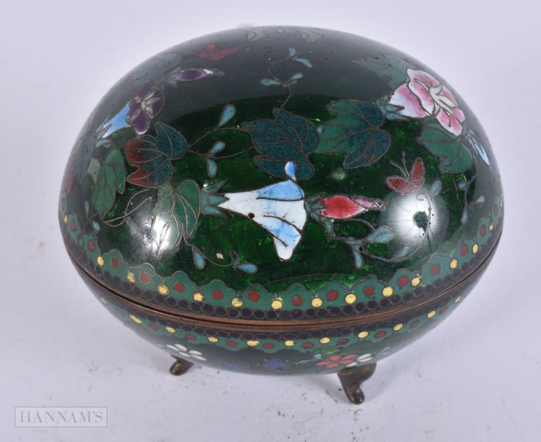 A 19TH CENTURY JAPANESE MEIJI PERIOD CLOISONNE ENAMEL EGG BOX AND COVER. 9.5 cm x 6.5 cm.: A 19TH CENTURY JAPANESE MEIJI PERIOD CLOISONNE ENAMEL EGG BOX AND COVER. 9.5 cm x 6.5 cm.