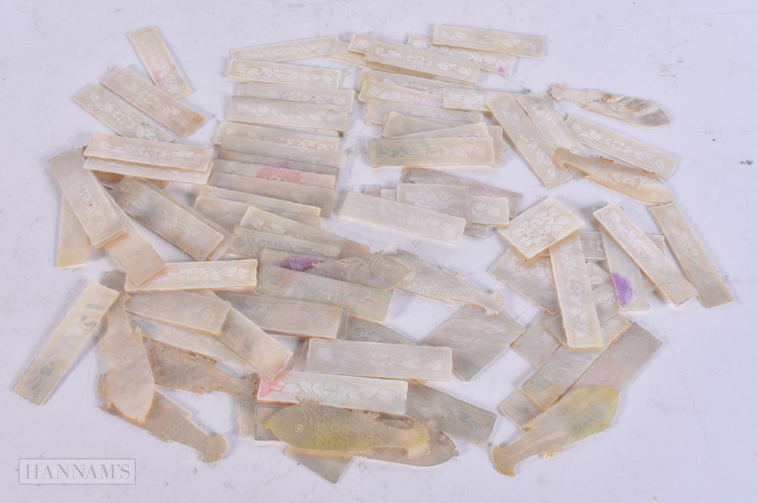 ASSORTED 19TH CENTURY CHINESE CANTON MOTHER OF PEARL GAMING COUNTERS Qing. Largest 5.5 cm wide. (qty: ASSORTED 19TH CENTURY CHINESE CANTON MOTHER OF PEARL GAMING COUNTERS Qing. Largest 5.5 cm wide. (qty)