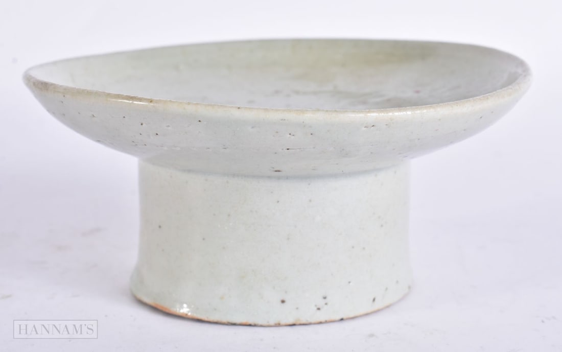 AN EARLY KOREAN WHITE GLAZED POTTERY TAZZA. 13.5 cm wide.: AN EARLY KOREAN WHITE GLAZED POTTERY TAZZA. 13.5 cm wide.