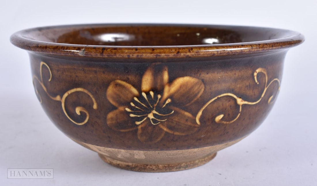 A CHINESE BROWN GLAZED PORCELAIN BOWL. 13 cm wide.: A CHINESE BROWN GLAZED PORCELAIN BOWL. 13 cm wide.