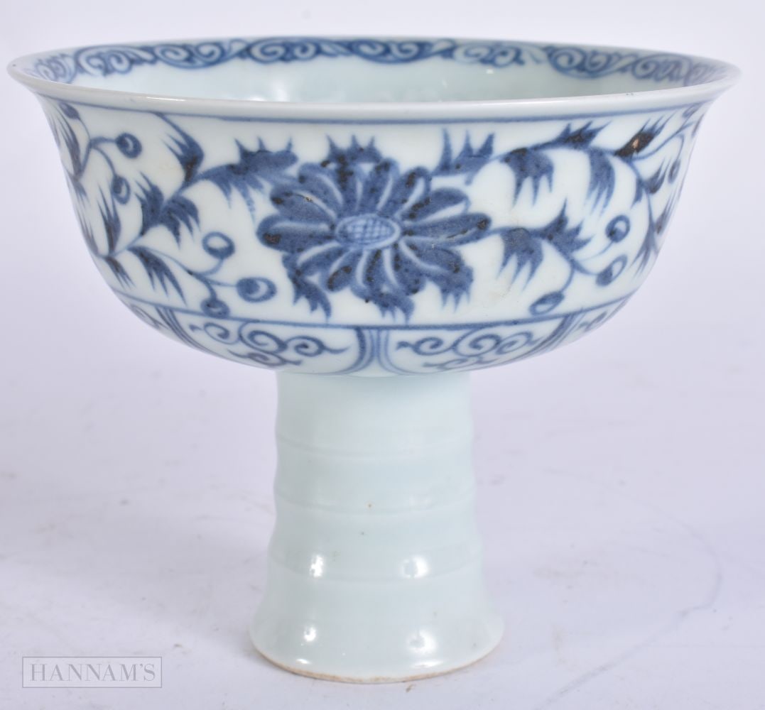A CHINESE BLUE AND WHITE PORCELAIN STEM CUP. 10 cm wide. (1 of 4)