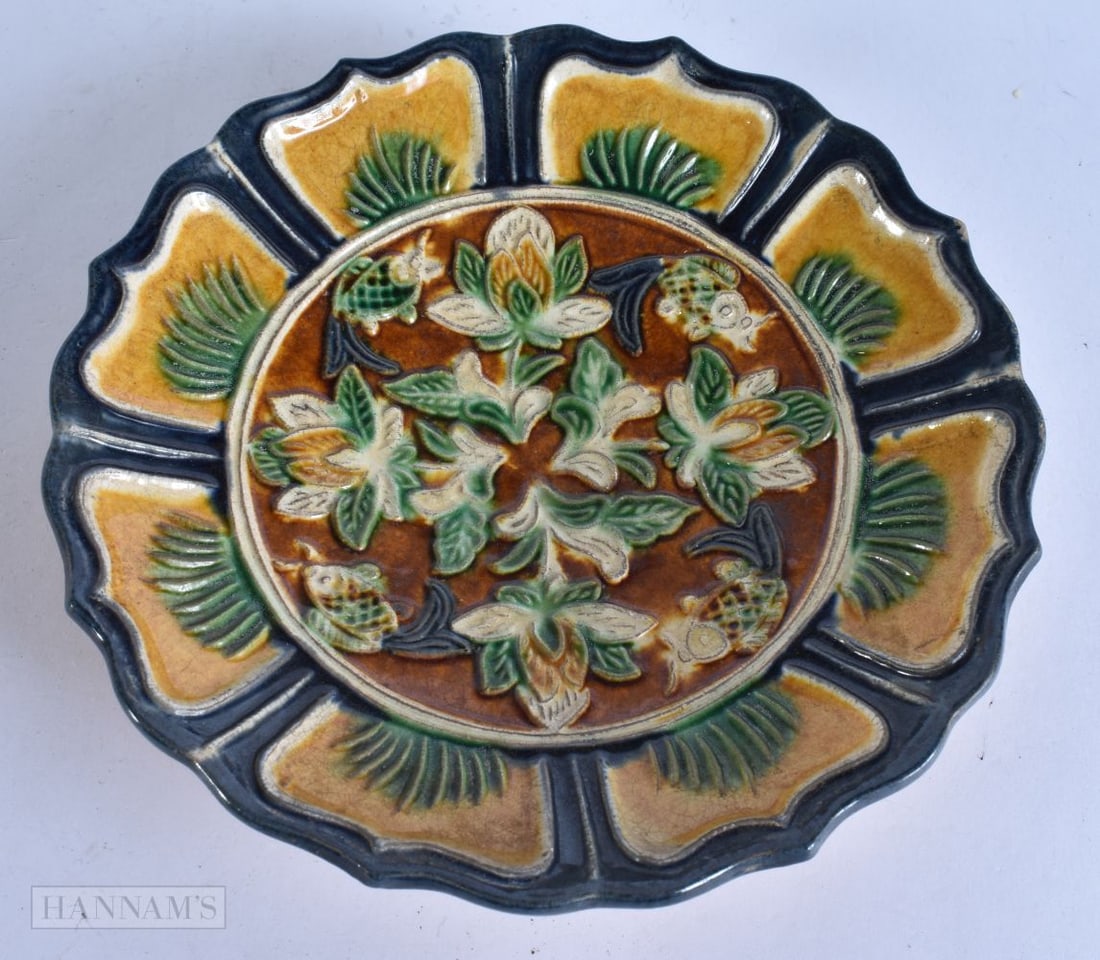 A CHINESE SANCAI GLAZED POTTERY DISH. 18 cm wide. (1 of 4)