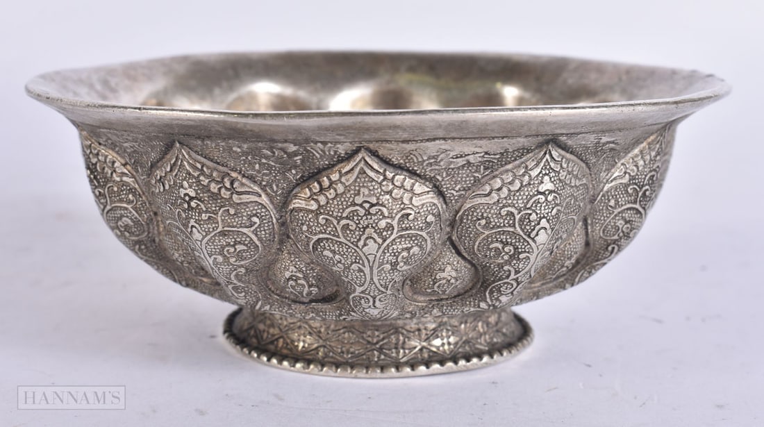 A CHINESE WHITE METAL BOWL. 10 cm wide.: A CHINESE WHITE METAL BOWL. 10 cm wide.
