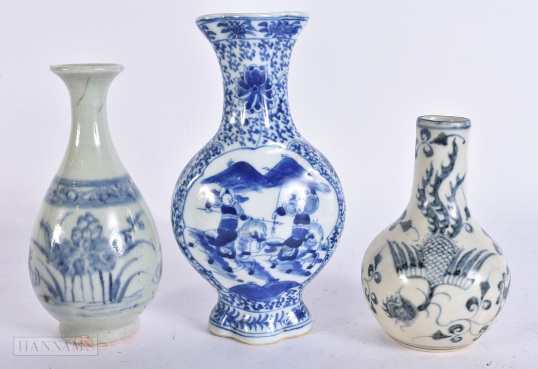 THREE CHINEE BLUE AND WHITE PORCELAIN VASES. 18 cm high. (3) (1 of 5)