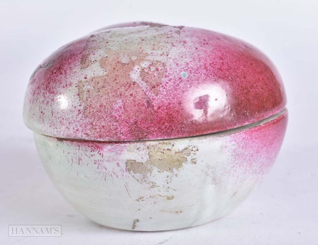 A CHINESE PORCELAIN PEACH BOX AND COVER. 9.5 cm x 8 cm.: A CHINESE PORCELAIN PEACH BOX AND COVER. 9.5 cm x 8 cm.