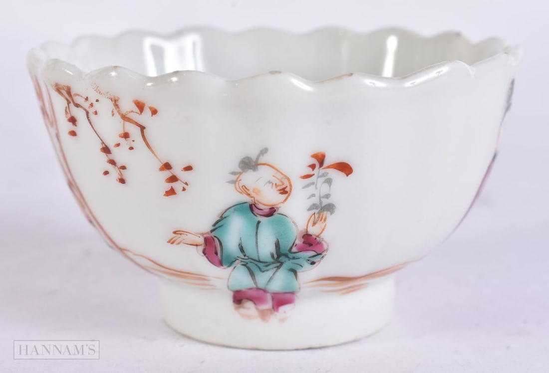 AN 18TH CENTURY CHINESE EXPORT FAMILLE ROSE PORCELAIN BOWL Qianlong. 8 cm wide. (1 of 5)