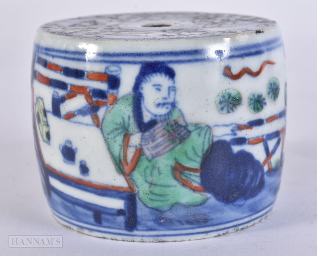 A CHINESE DOUCAI PORCELAIN INK POT. 7 cm wide.: A CHINESE DOUCAI PORCELAIN INK POT. 7 cm wide.