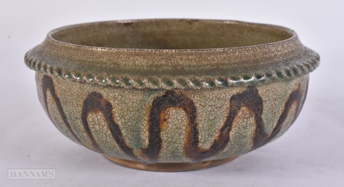 A CHINESE CELADON CRACKLE GLAZED BOWL. 13 cm wide. (1 of 4)