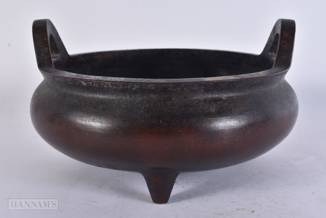 A CHINESE TWIN HANDLED BRONZE CENSER. 17 cm wide. (1 of 5)