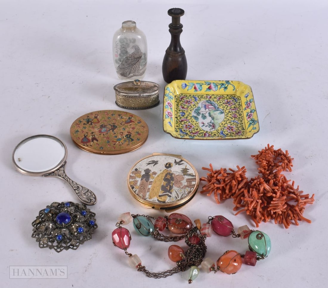 ASSORTED COLLECTABLES. (qty) (1 of 6)