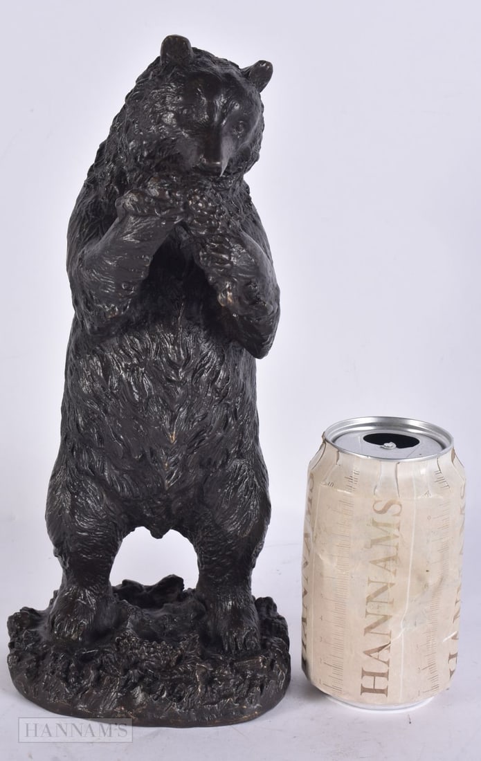 A CONTINENTAL BRONZE BEAR. 26 cm high. (1 of 5)