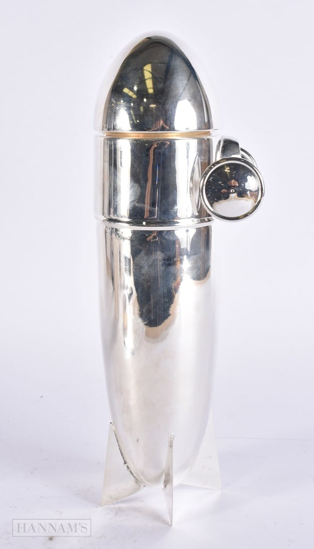 A ZEPPELIN SILVER PLATED COCKTAIL SHAKER. 34 cm high. (1 of 5)
