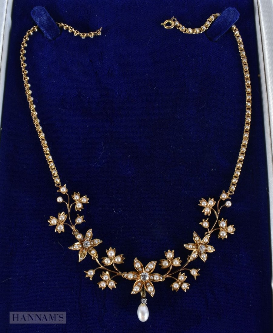 A VICTORIAN 15CT GOLD DIAMOND AND PEARL NECKLACE. 22.1 grams. 40 cm long.: A VICTORIAN 15CT GOLD DIAMOND AND PEARL NECKLACE. 22.1 grams. 40 cm long.
