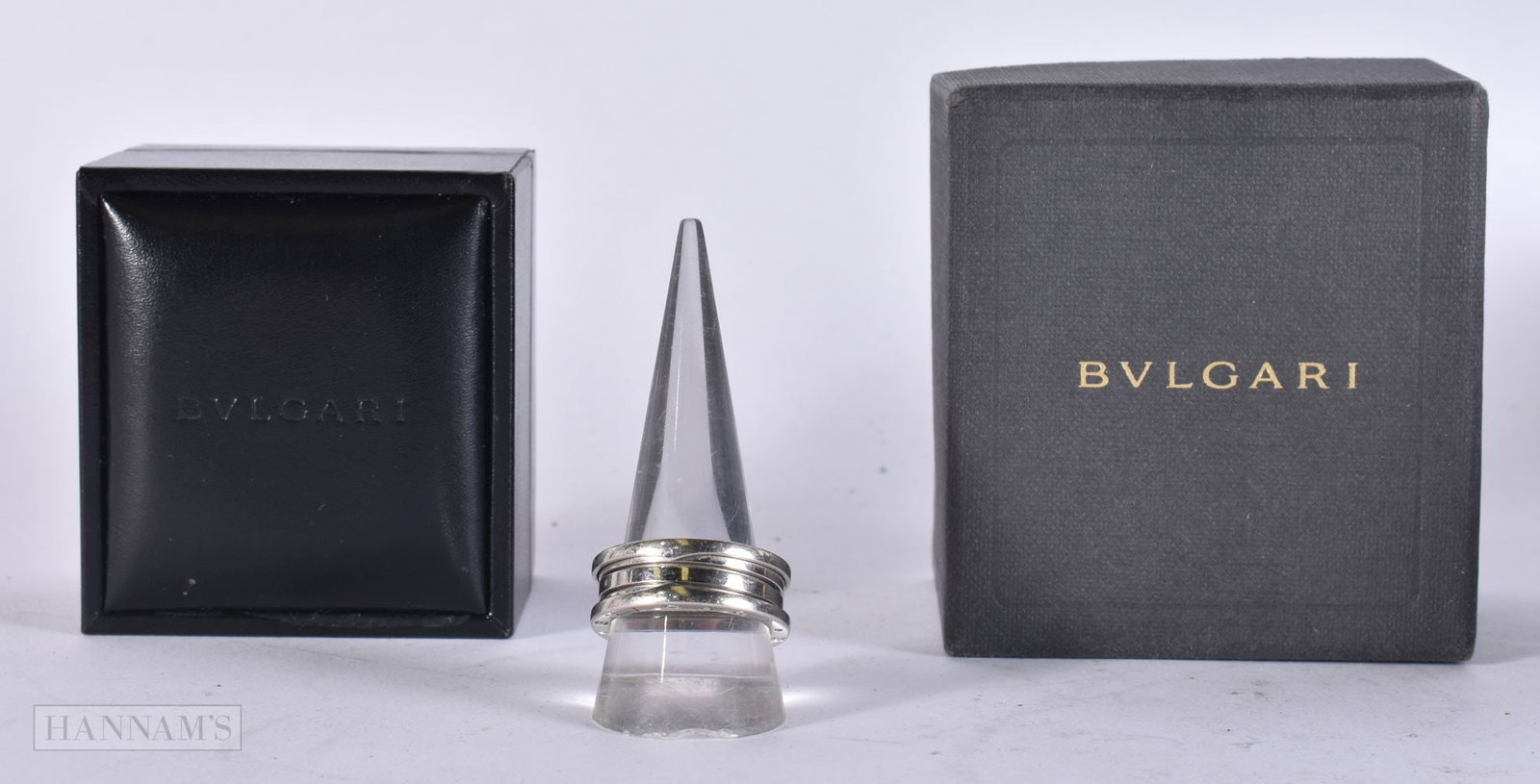 AN 18CT GOLD BVLGARI RING. 10.8 grams. T 1/2. (1 of 4)
