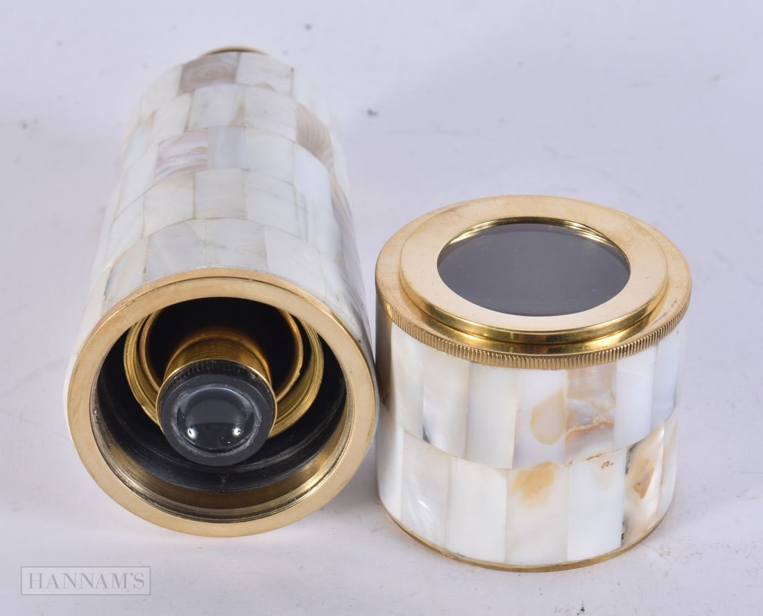 A MOTHER OF PEARL TELESCOPE. 44 cm long.: A MOTHER OF PEARL TELESCOPE. 44 cm long.