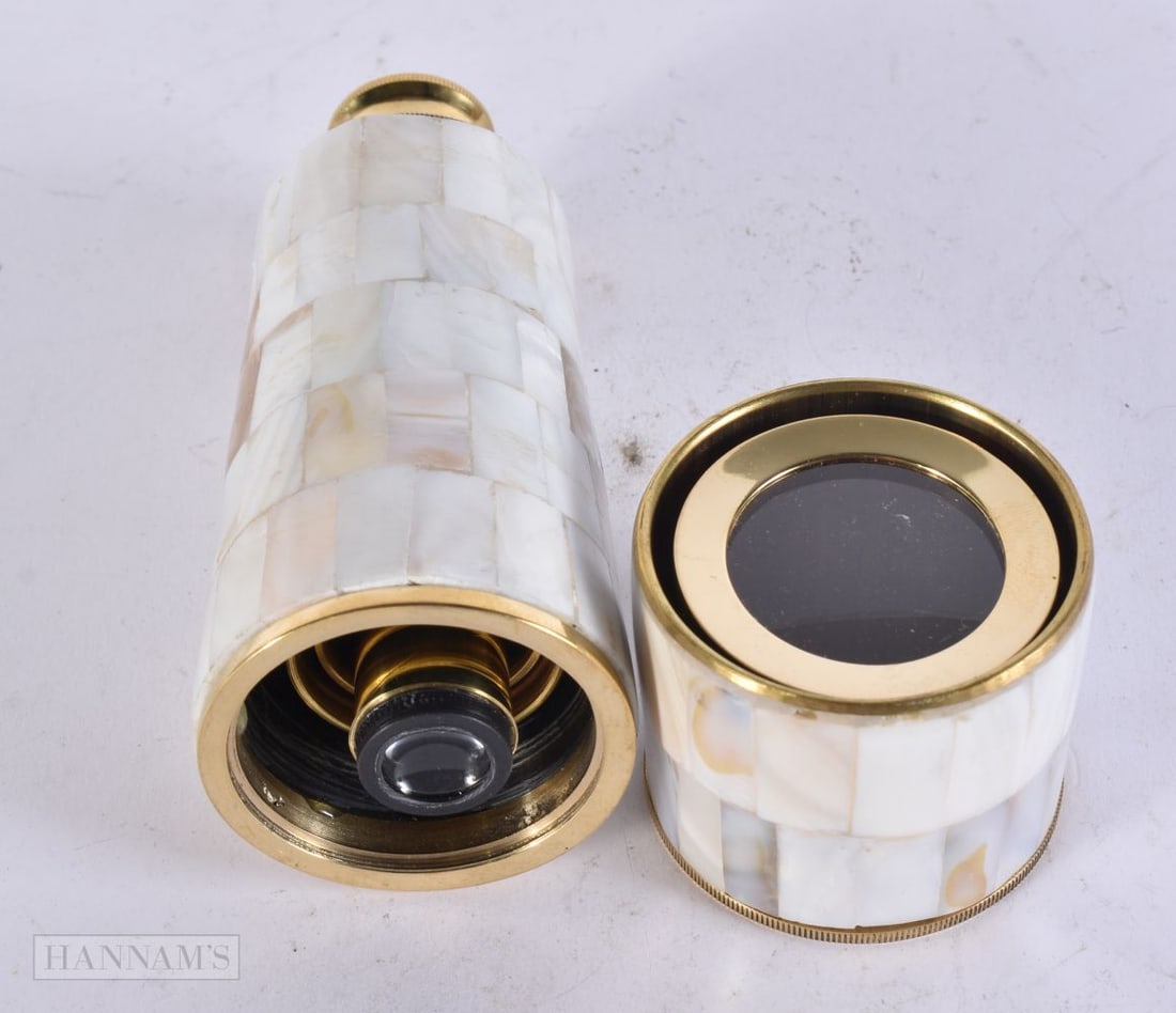 A MOTHER OF PEARL TELESCOPE. 44 cm long.: A MOTHER OF PEARL TELESCOPE. 44 cm long.